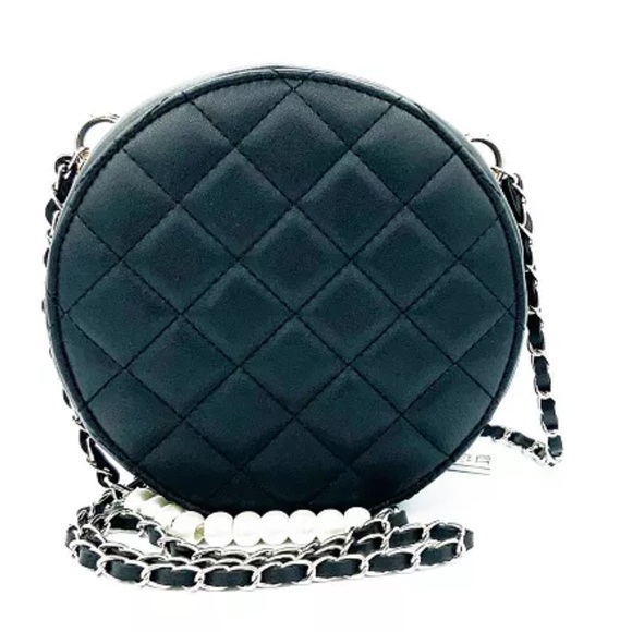 Badgley Mischka Rounded Quilted with Pearl Shoulder Handbag crossbody - Picture 3 of 3